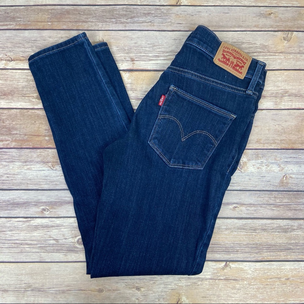 LEVI’S Slimming Skinny Jeans dark wash